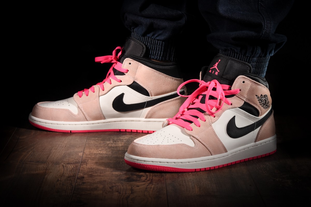 NIKE AIR JORDAN 1 RETRO MID SE HYPER PINK