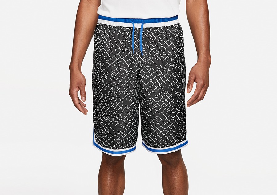 Nike Men's Milwaukee Bucks Courtside DNA Shorts