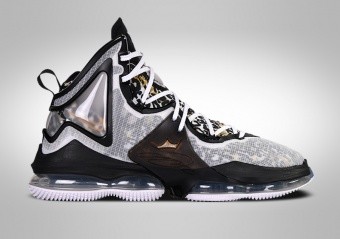 NIKE LEBRON 19 SPACE JAM por €202,50